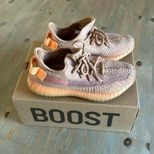 YEEZY 350 V2 size US 4.5 mens clay color